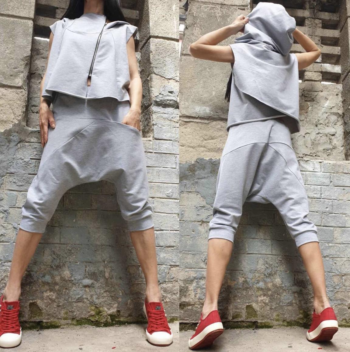 Light Gray Asymmetric Two-Piece Summer Set with Hooded Top and Cropped Pants