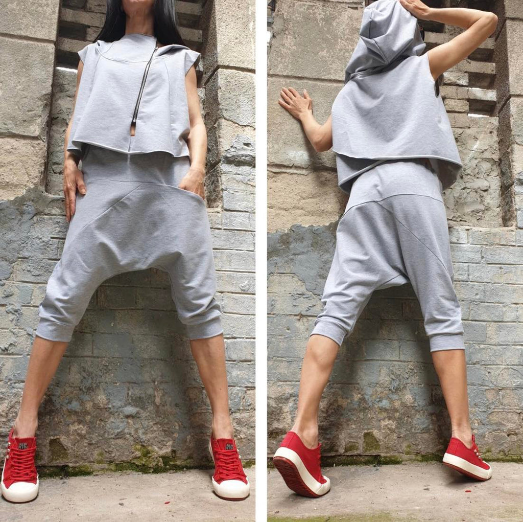Light Gray Asymmetric Two-Piece Summer Set with Hooded Top and Cropped Pants