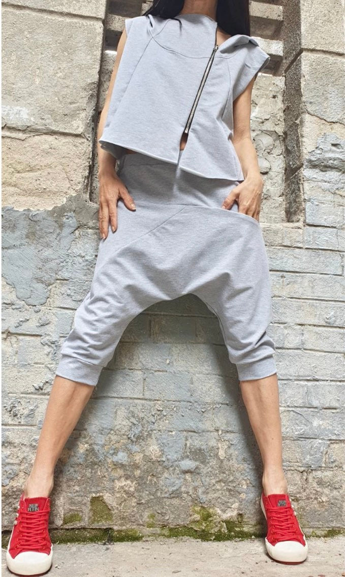 Light Gray Asymmetric Two-Piece Summer Set with Hooded Top and Cropped Pants