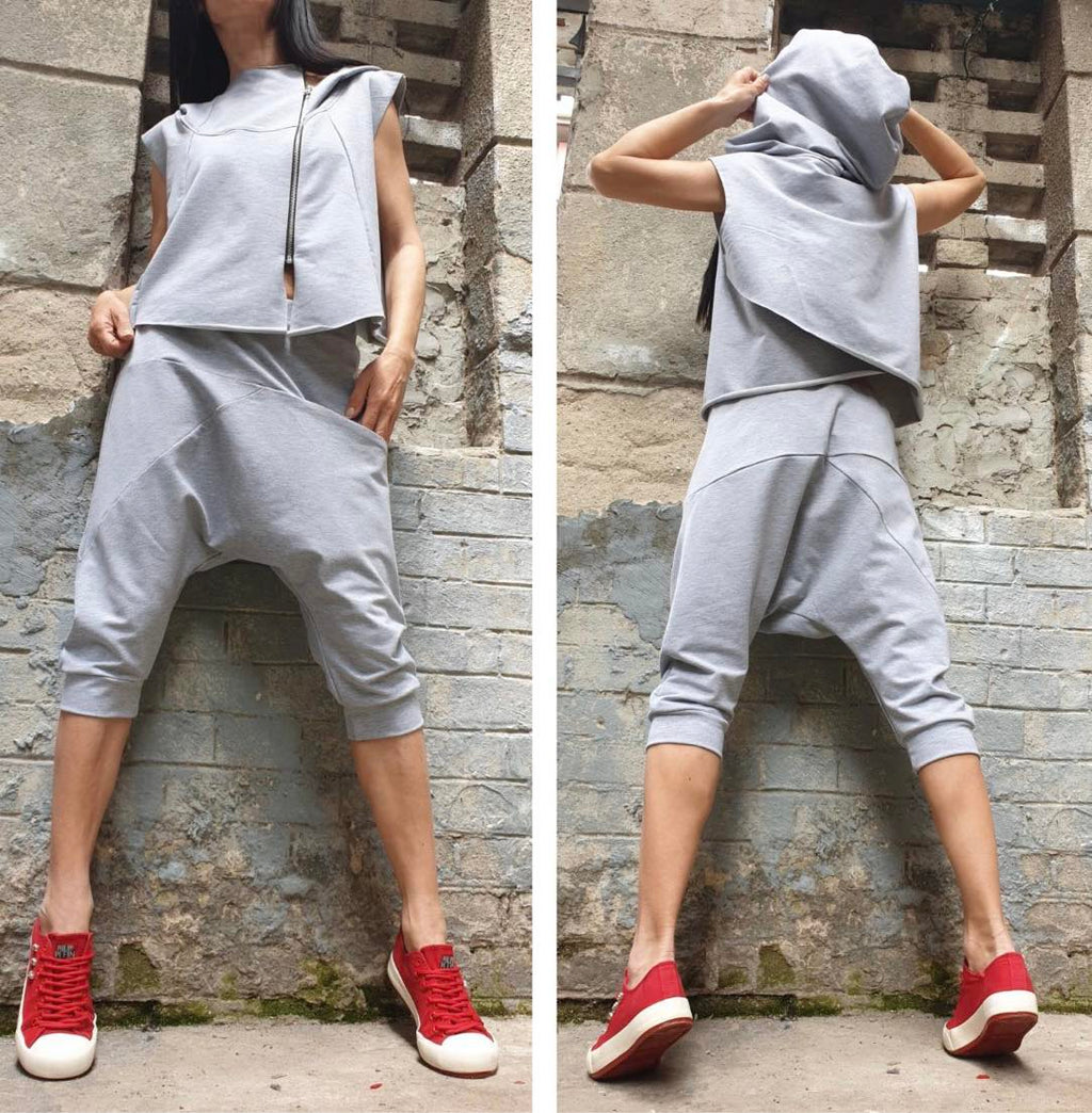 Light Gray Asymmetric Two-Piece Summer Set with Hooded Top and Cropped Pants