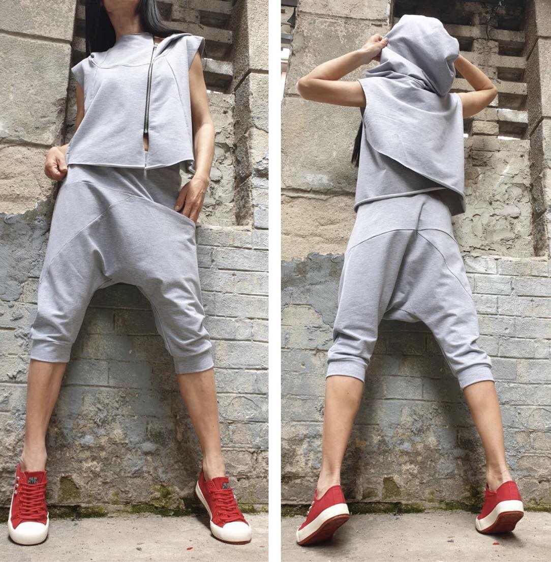 Light Gray Asymmetric Two-Piece Summer Set with Hooded Top and Cropped Pants
