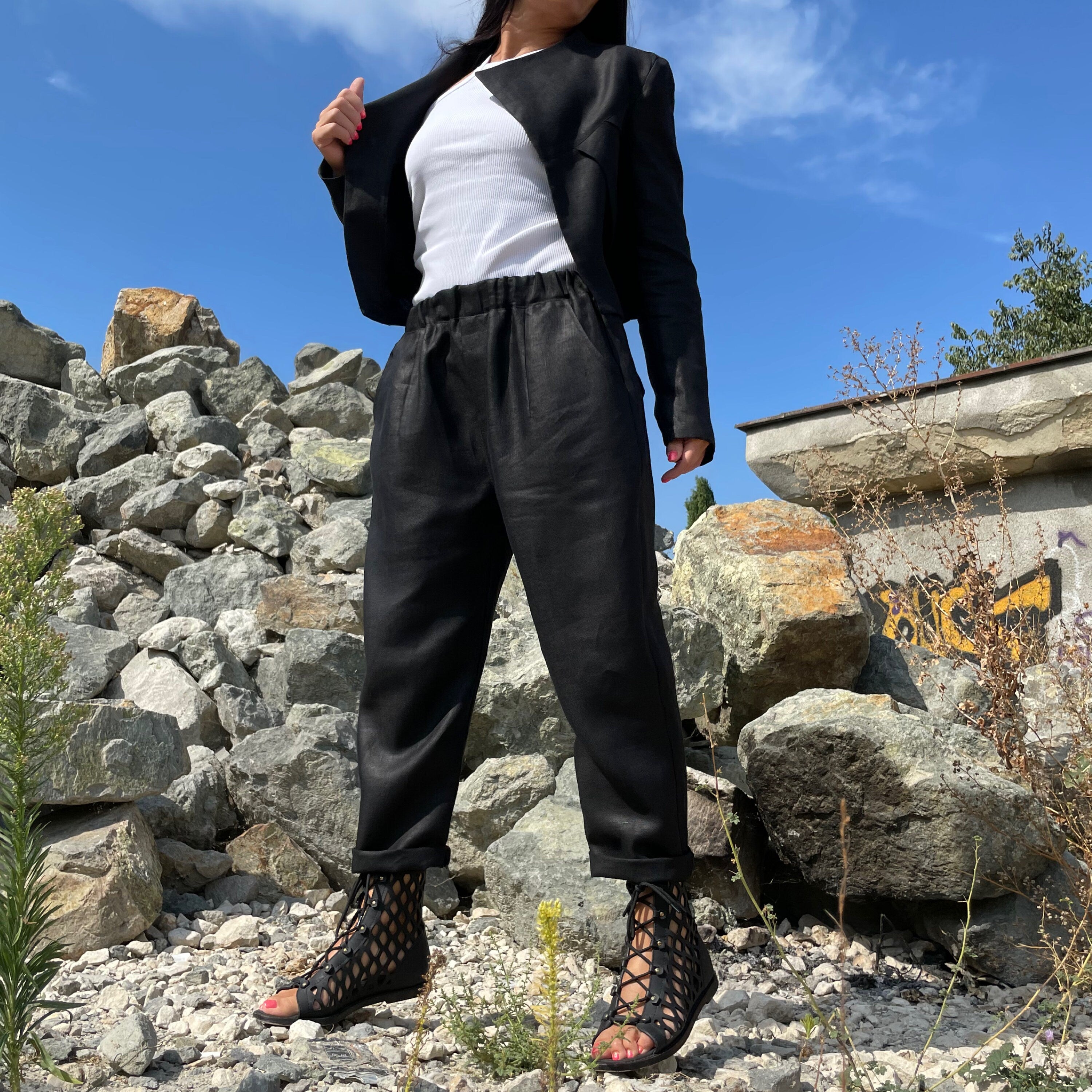 Women’s Linen Two-Piece Set – Cropped Blazer and High-Waist Pants