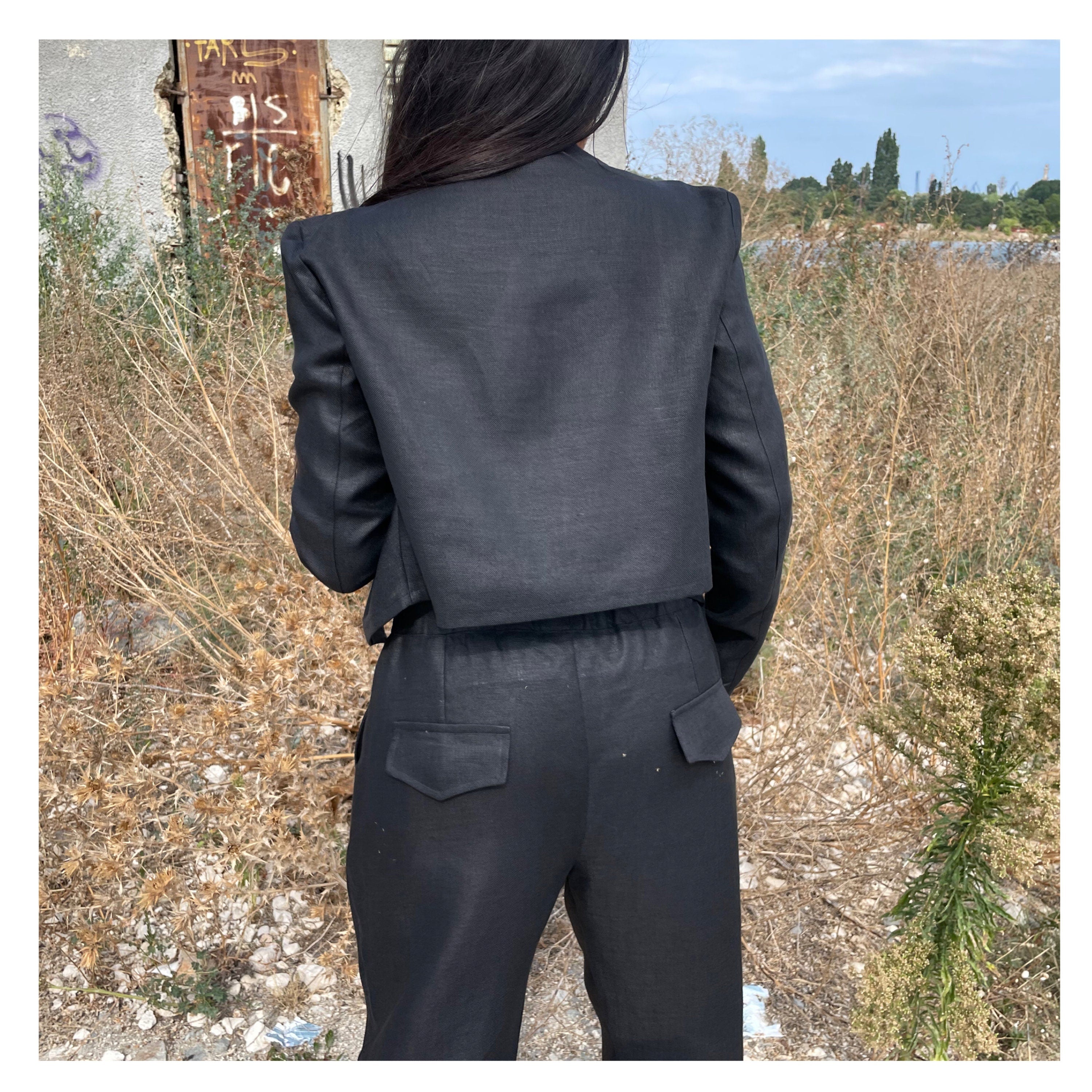 Short Black Linen Jacket with Long Sleeves – Designer Front-Gathered Open Blazer